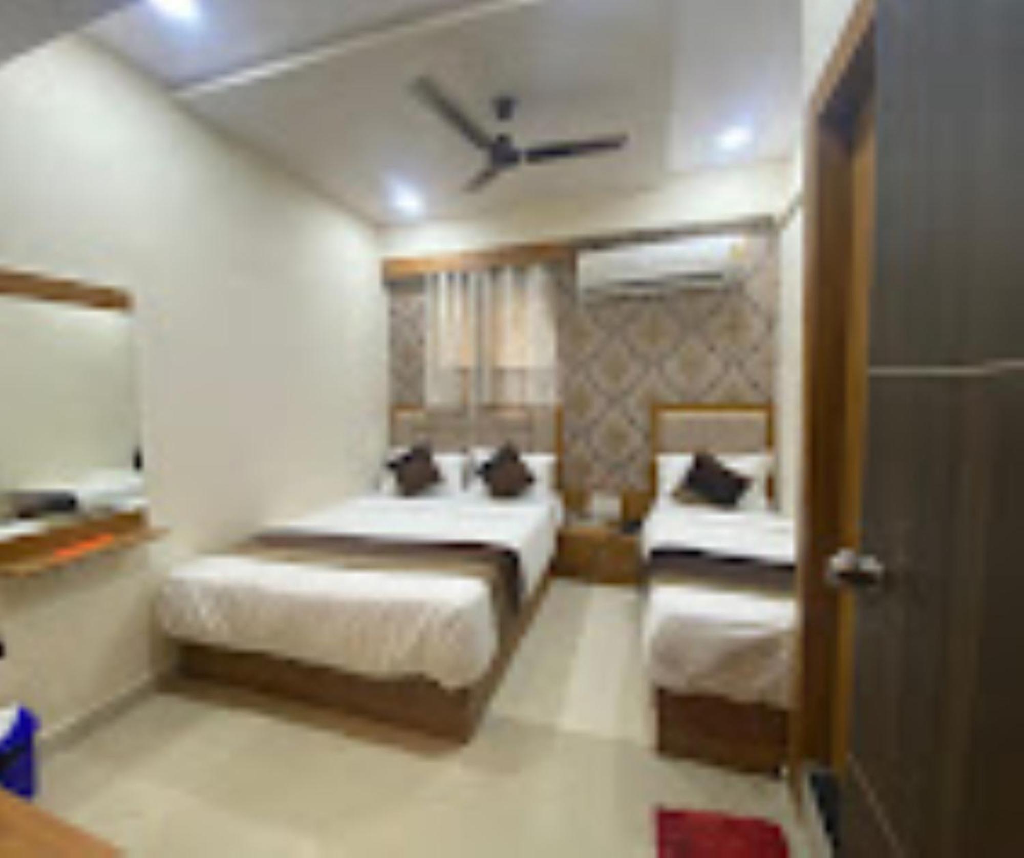 Hotel Surya Villa Ahmedabad Exterior foto