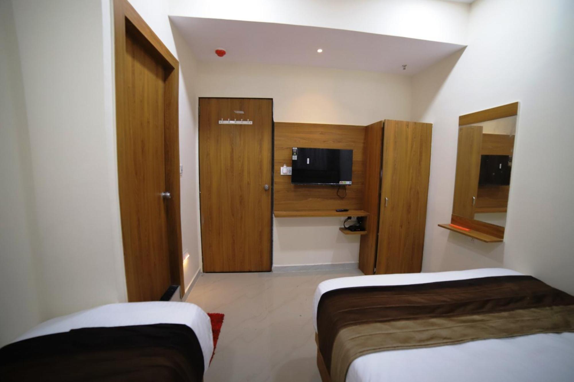 Hotel Surya Villa Ahmedabad Exterior foto