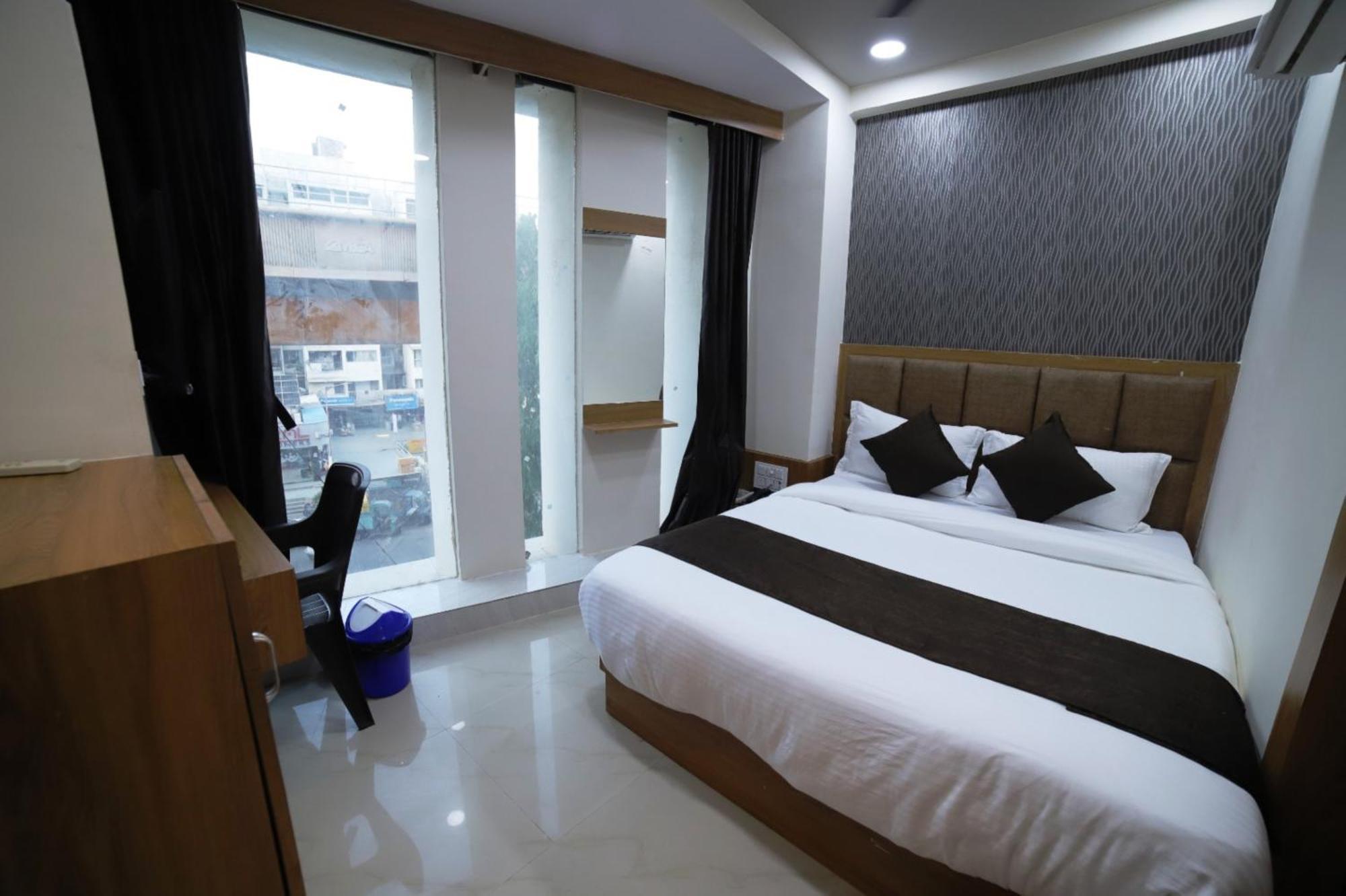 Hotel Surya Villa Ahmedabad Exterior foto