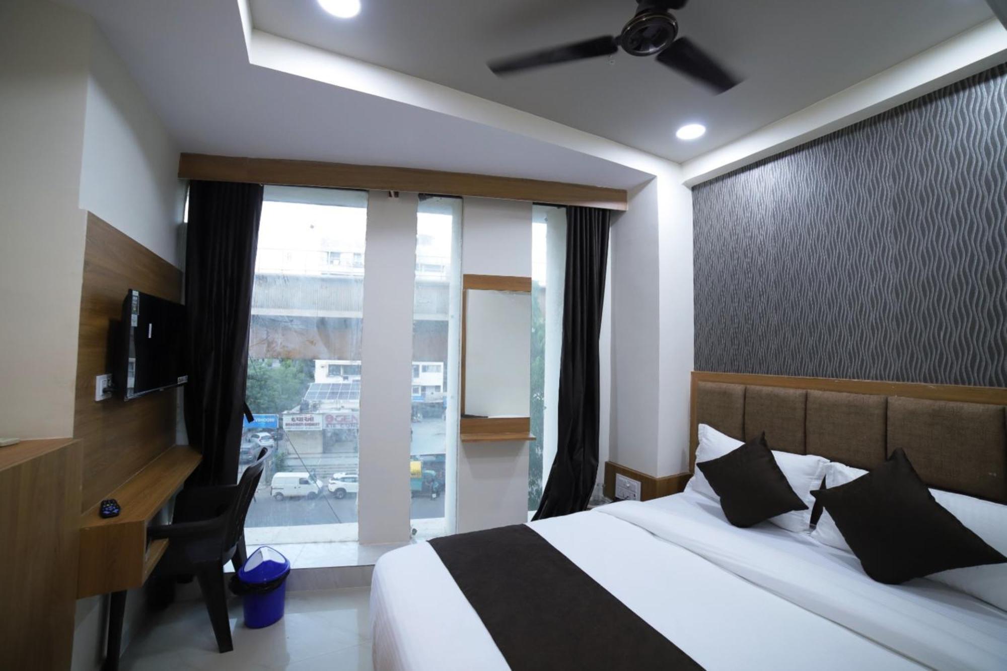 Hotel Surya Villa Ahmedabad Exterior foto
