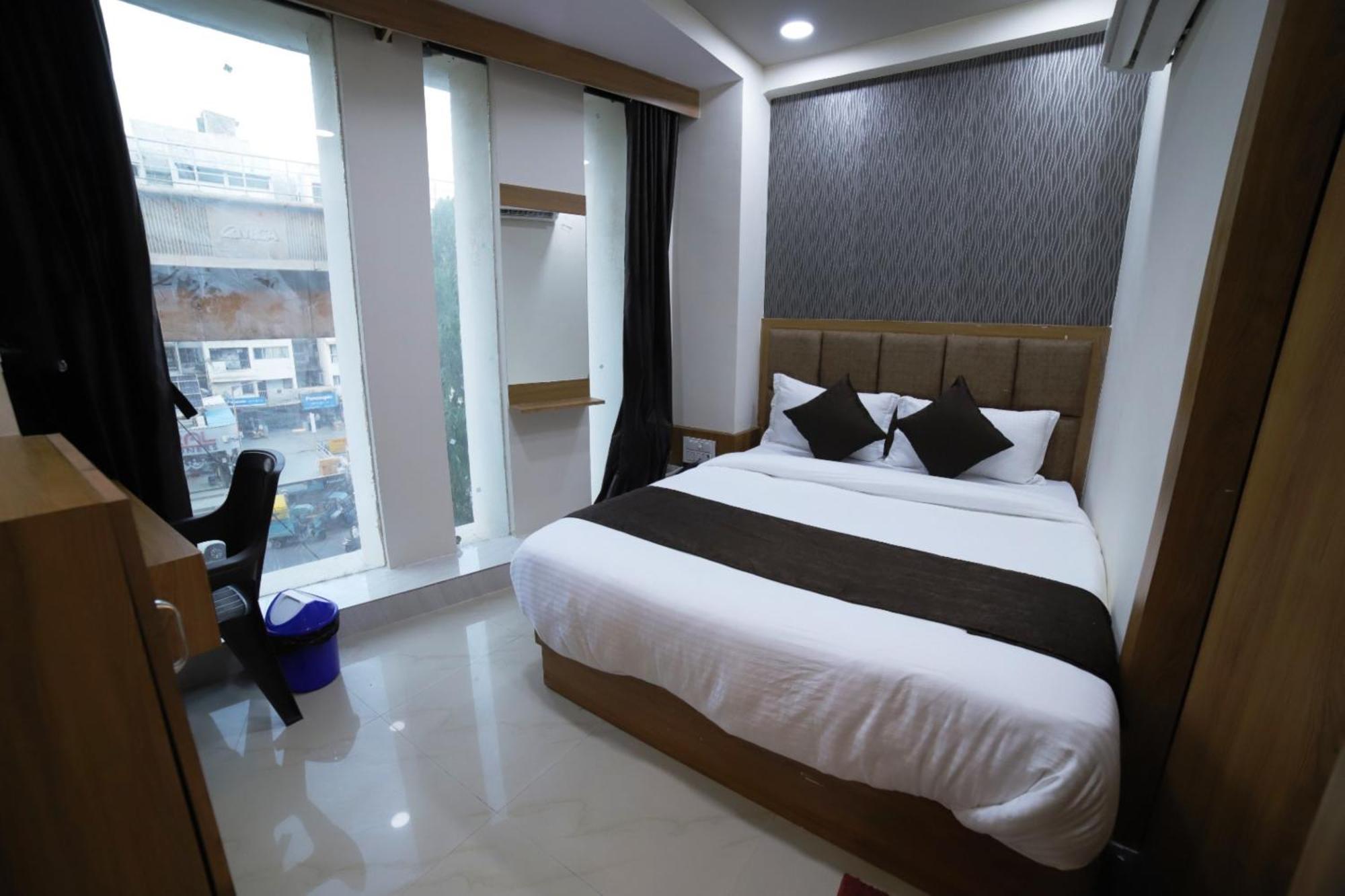 Hotel Surya Villa Ahmedabad Exterior foto